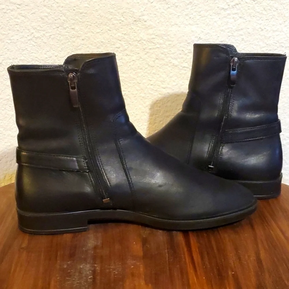 Ecco| Black Supple Smooth Leather Booties Boots Side Zip Low Heel   Sz.6